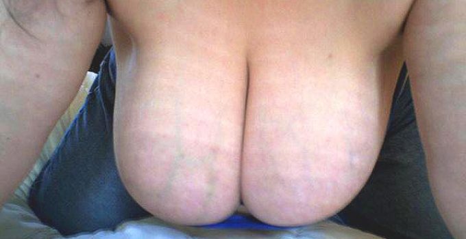 Mes énormes seins topless